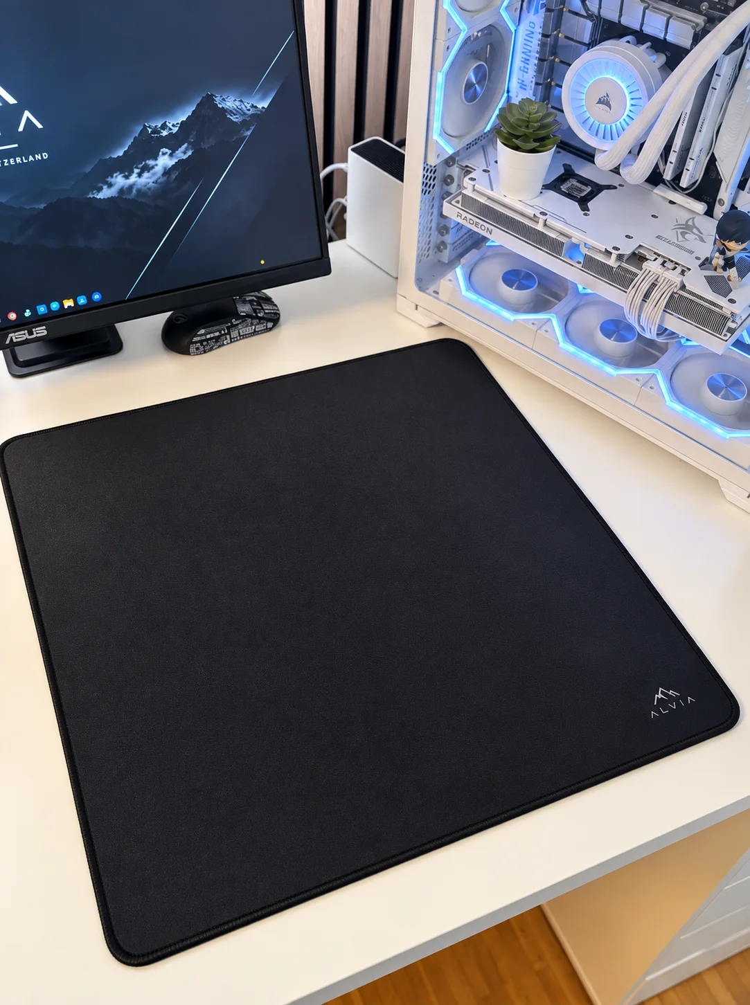ALVIA Control CC01 in Moonnight Black — side and top view